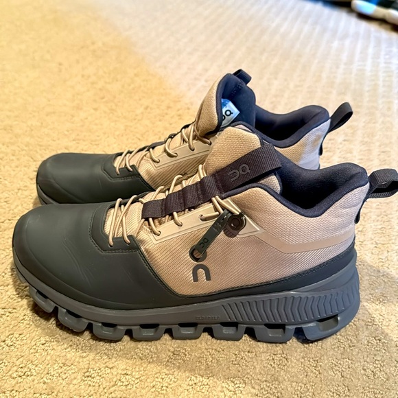 ON CLOUD NWOB Hi Top Waterproof Hiking Boots Sz 8 Sand and Dk Brown NEW - Picture 3 of 10